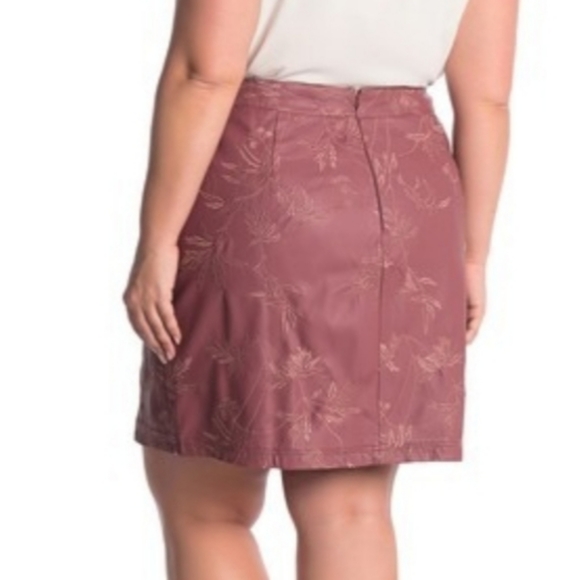 Size 18 City Chic Faux Leather Skirt - Picture 3 of 4
